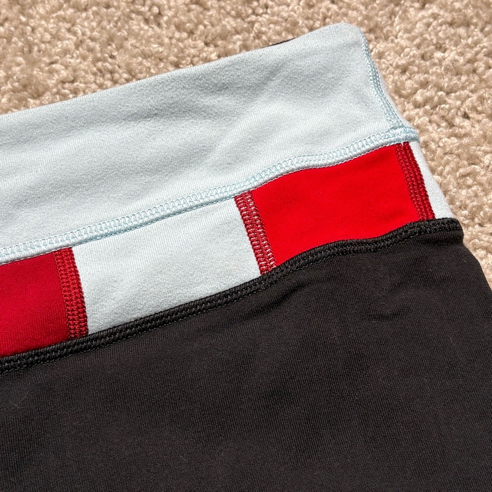 Lululemon Reverse Groove Short - Picture 5 of 6
